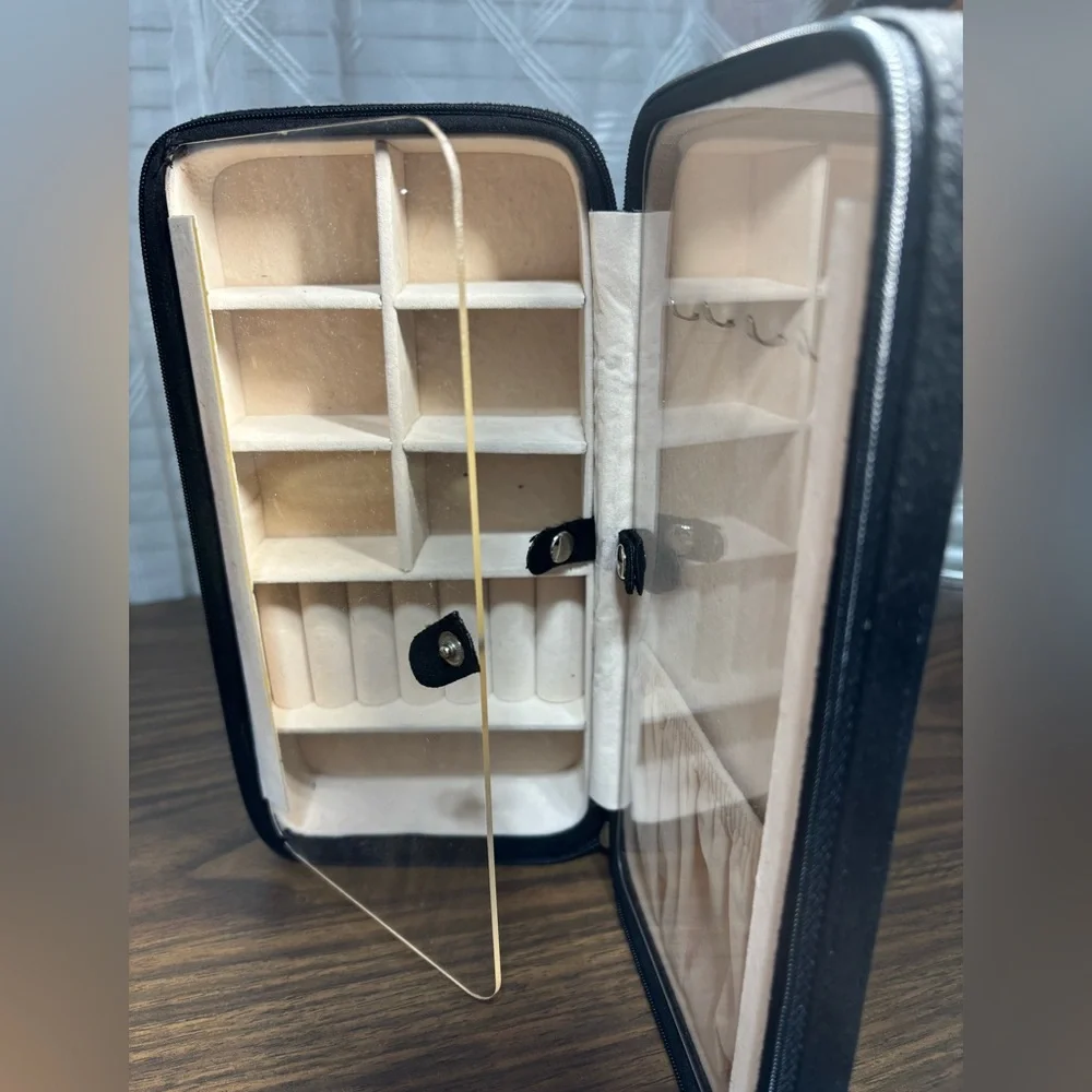 Jewelry Organizer Travel Case Zip closure Snap   plastic lids on both sides